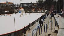 Český Krumlov v roce 1998. Turnaj žáků 5. tříd na zimním stadionu.