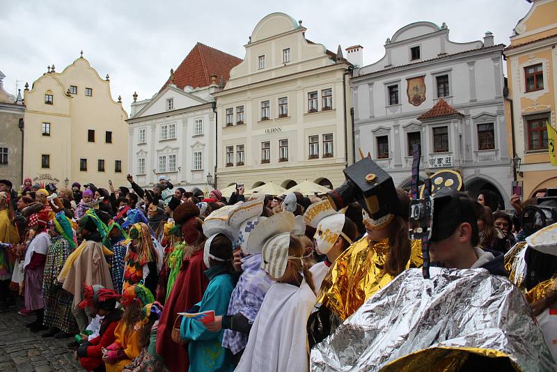 Masopustní průvod v Českém Krumlově se koná v režii Základní umělecké školy.