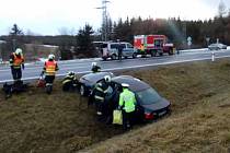 U Hořic na Šumavě se v úterý odpoledne srazila dvě auta. Nehoda byla se zraněním.