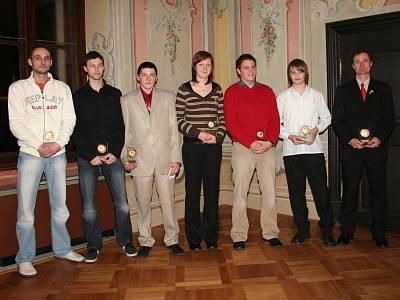 Sedmička přítomných nejúspěšnějších sportovců Českokrumlovska 2007.