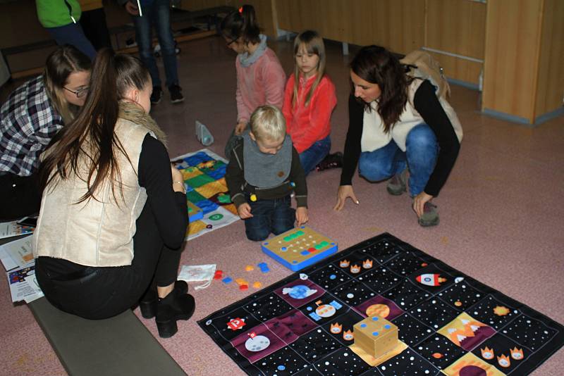 Plumlovská škola plná vědy a robotů. 15.11. 2019