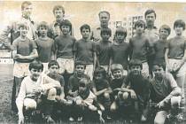 1. SPORTOVNÍ TŘÍDA V LETECH 1977-1980. Trenéři J. Čmakal, V. Veselý, M. Kratochvíl, třídní učitel P. Vojáček