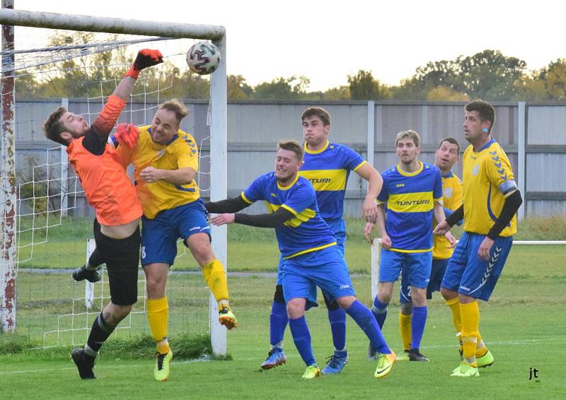 Brodek u Přerova B (ve žlutém) zdolal Duklu Hranice 2:1