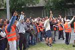 Pochod radikálů, který se vydal v sobotu Přerovem, narazil na odpor romských obyvatel Husovy ulice. Ti vyšli ven na ulici a povzbuzováni příznivci Antify na stoupence DSSS pokřikovali a hvízdali.