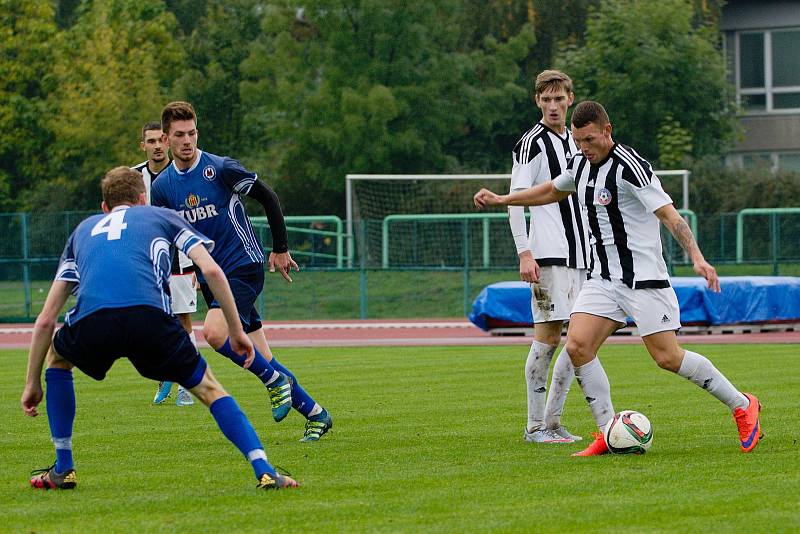 Fotbalisté Přerova (v modrém) v derby proti FC Želatovice (1:0).