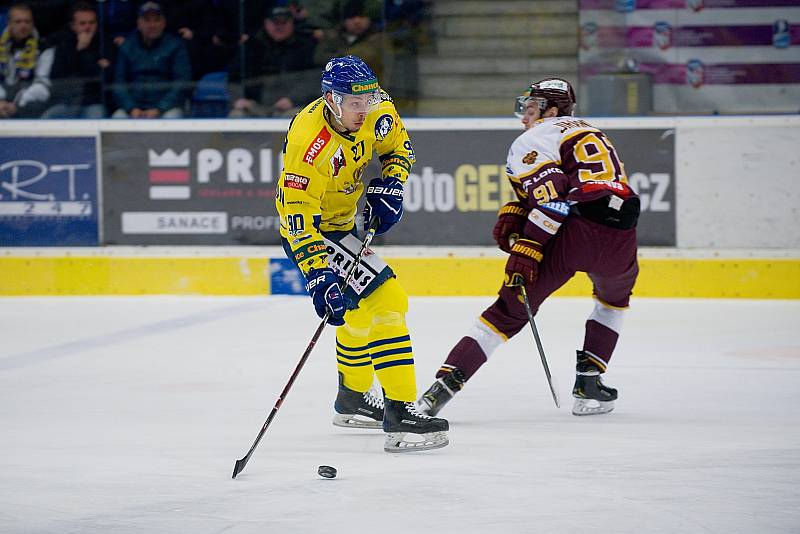 Hokejisté Přerova (ve žlutém) v domácím utkání s HC Dukla Jihlava. Foto: Deník/Jan Pořízek