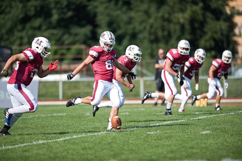 Přerov Mammoths (v červeném) porazili Ostravu Steelers 25:22.