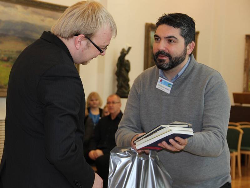 Žáky a pedagogy ze zahraničí, které v těchto dnech hostí Základní škola Trávník v Přerově, přivítali v pondělí dopoledne slavnostně v Mervartově pamětní síni zástupci města a školy.