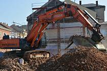 Bourání domů v Komenského a Kramářově ulici kvůli plánované stavbě průpichu Přerovem. Září 2019