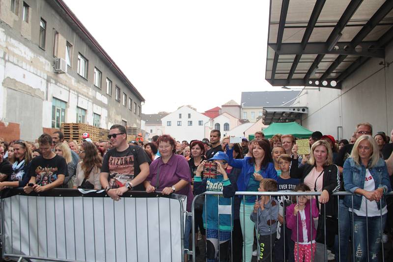 Dočesnou se Zubrem si nenechaly ujít stovky lidí, kteří v sobotu odpoledne dorazili do přerovského pivovaru. Bohatý program nabídl například koncerty oblíbených kapel nebo soutěže s pivní tématikou.