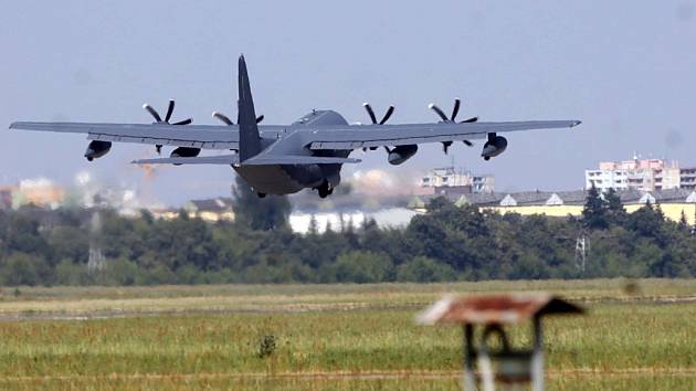 Lockheed C-130 Hercules na letišti v Bochoři