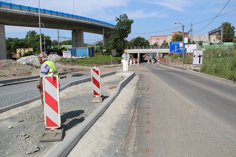 Kvůli stavbě okružní křižovatky u Lidlu je největší místní část Přerova Předmostí doslova odříznutá od světa.