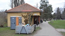 Toalety v přerovském parku Michalov, které se nacházejí u bistra U Králíčka, procházejí rekonstrukcí.