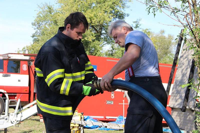 Cvičení složek integrovaného záchranného systému Bečva 2015 nad jezem Osek nad Bečvou