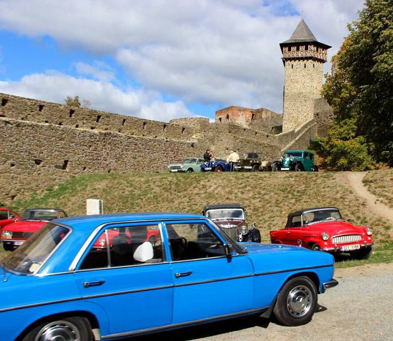 Motoroví veteráni se na Helfštýně loučili se sezonou