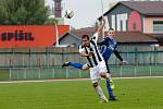 Fotbalisté Přerova (v modrém) v derby proti FC Želatovice (1:0).