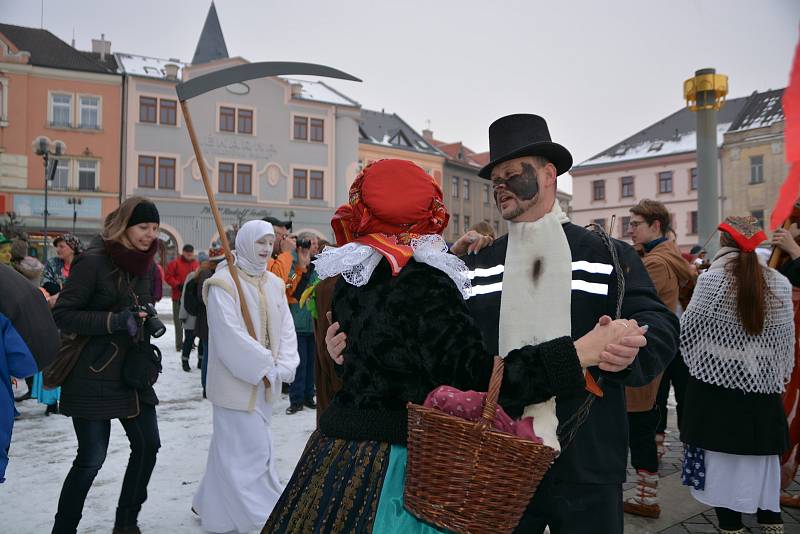 Masopustní veselí rozjasnilo v sobotu ulice Přerova. V centru města, kterým procházel průvod masek, panovala skvělá nálada a lidé se dobře bavili.