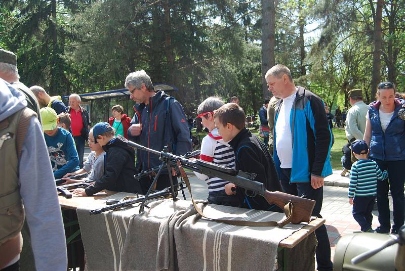 Oslavy výročí konce druhé světové války v Želatovské ulici v Přerově