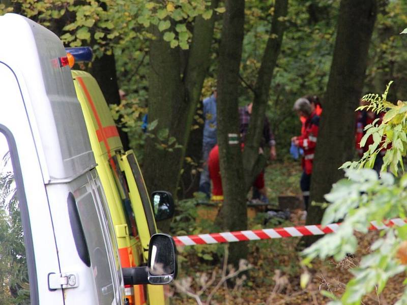 V Mlýnském náhonu u Hradeckého rybníka v Tovačově našli tělo mrtvého muže