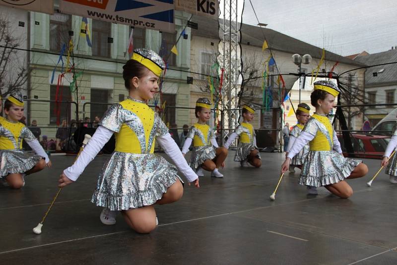 Velikonoční program na náměstí T.G Masaryka v Přerově - děti ze Střediska volného času Atlas a Bios