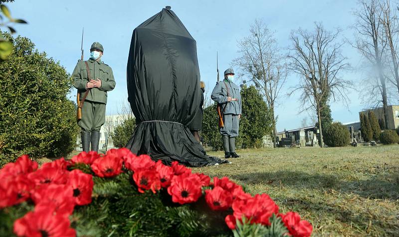 Nový kříž na městském hřibově v Lipníku nad Bečvou připomíná oběti ze zdejších lazaretů z období Velké války