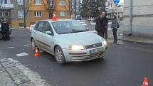 Osobní auto srazilo v pátek ráno chodkyni poblíž přerovského baru Lumír. Záchranka ji převezla do nemocnice.