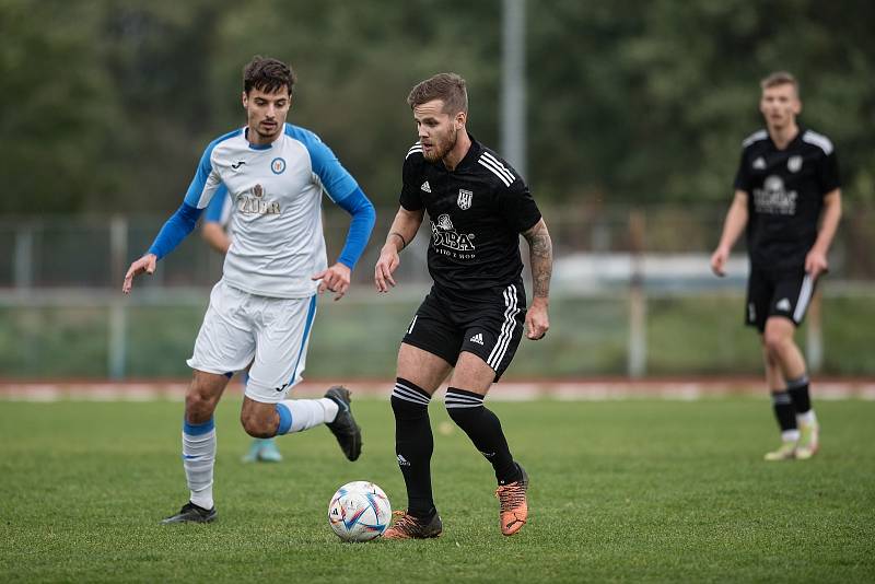 Fotbalisté Přerova (v bílém) porazili FK Šumperk 5:0.