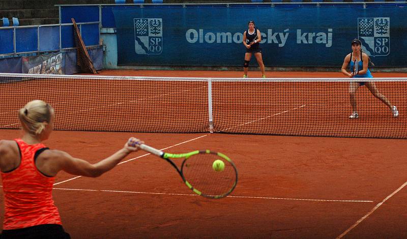 Přerovský Zubr Cup 2017. Semifinále dvouhry a finále čtyřhry.