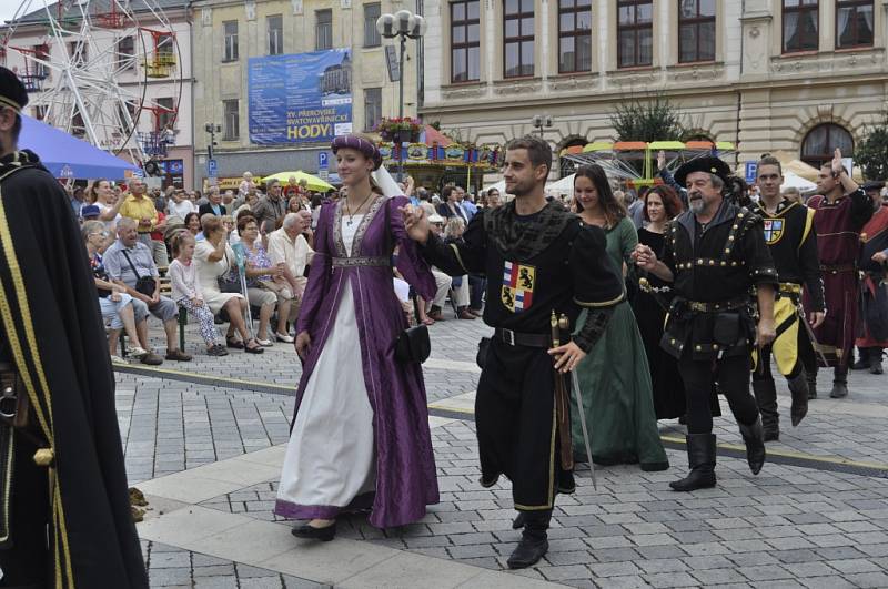 Historický průvod centrem Přerova, ale také řemeslný jarmark a celá řada zajímavých vystoupení na Horním náměstí - takový byl program Svatovavřineckých hodů během neděle.