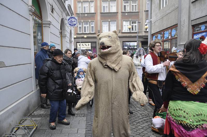 Vodění medvěda a masopustní rej si v sobotu užívali Přerované.