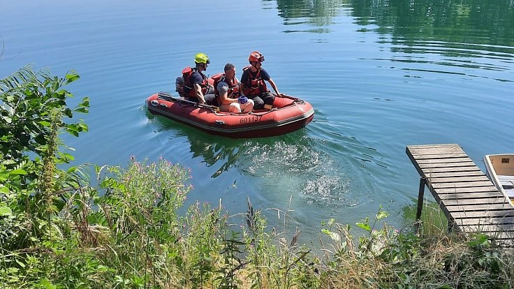 V Tovačovském jezeře v neděli 9.7.2023 našli policisté tělo ženy. Pravděpodobně utonula. Policie nezjistila žádné podezřelé okolnosti.