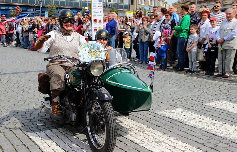 Zastávka Helfštýnského okruhu na přerovském náměstí