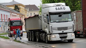Po otevření nové estakády v Předmostí se kamiony nahrnuly do centra Přerova. 14. května 2021
