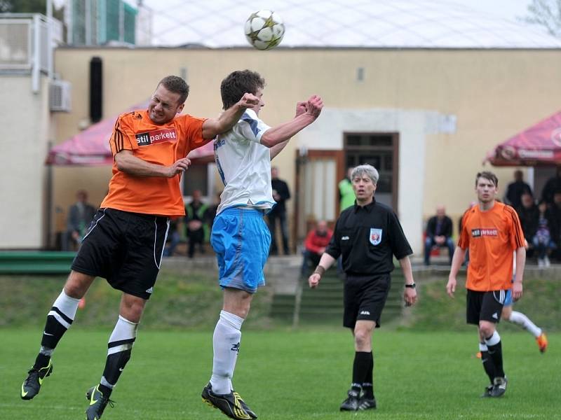 FK Kozlovice (v oranžovém) vs. TJ Jiskra Oskava