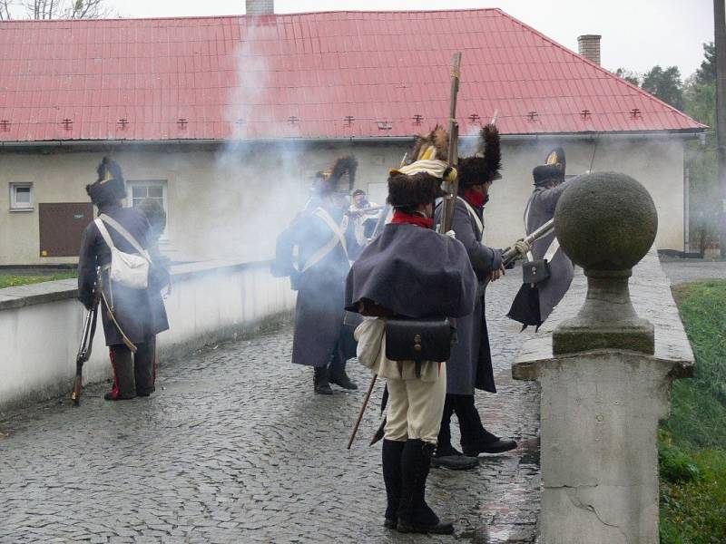 Dušičkový pochod Napoleonských vojáků v Dřevohosticích