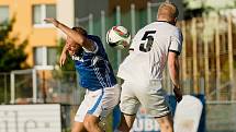 Fotbalisté Přerova (v modrém) proti rezervě 1. HFK Olomouc.