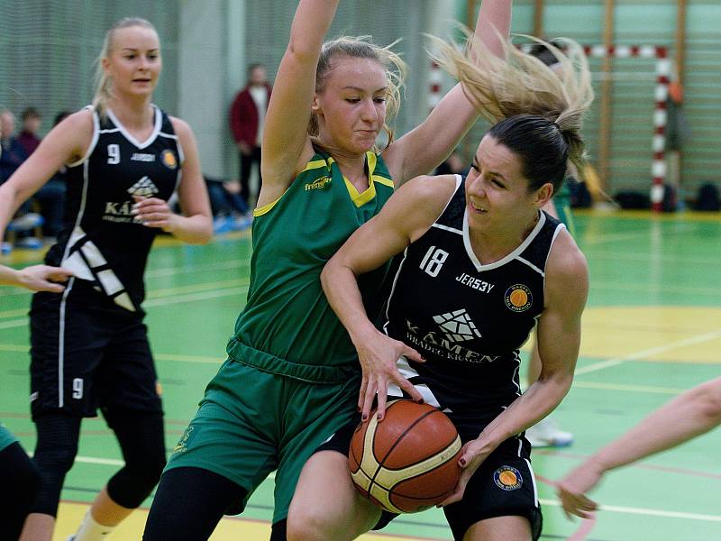 Petra Valentová v dresu přerovských basketbalistek