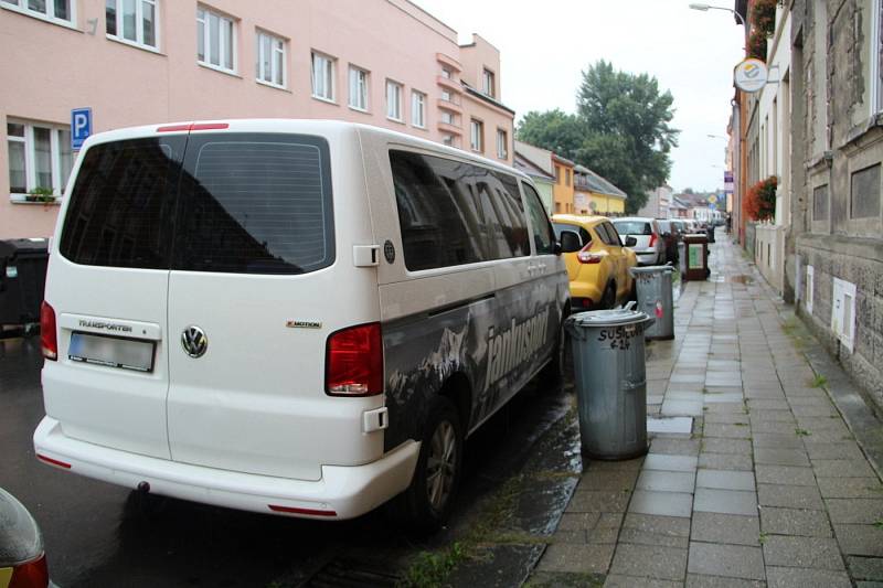 Exploze v pondělí 30. srpna 2021 večer poničila dodávku, zaparkovanou v Sušilově ulici v Přerově