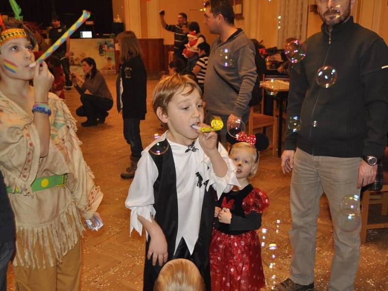 Maškarní karneval ve velkém sále přerovského pivovaru