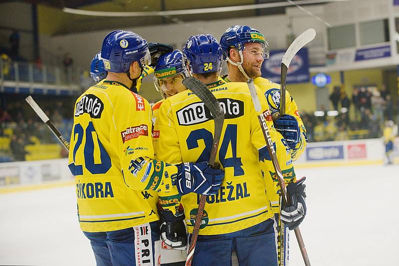 Hokejisté Přerova (ve žlutém) sestřelili Kadaň 8:2. Foto: Deník/Jan Pořízek