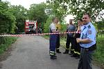 Hasiči likvidovali následky požáru rodinného domu v Jezernici, při kterém uhořela pravděpodobně jeho majitelka, celou sobotu. Práce vyšetřovatelů budou pokračovat i v neděli.