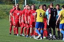 V nedělním duelu 20. kola divize E remizovali fotbalisté Slavičína (v červeném) v Kozlovicích.