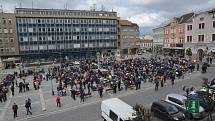 Na sto padesát motorkářů obsadilo v sobotu Masarykovo náměstí v Přerově, aby zahájili letošní sezonu. Motorkáři z různých koutů Moravy, ale i Polska vyrazili kolem půl druhé odpoledne na spanilou jízdu regionem