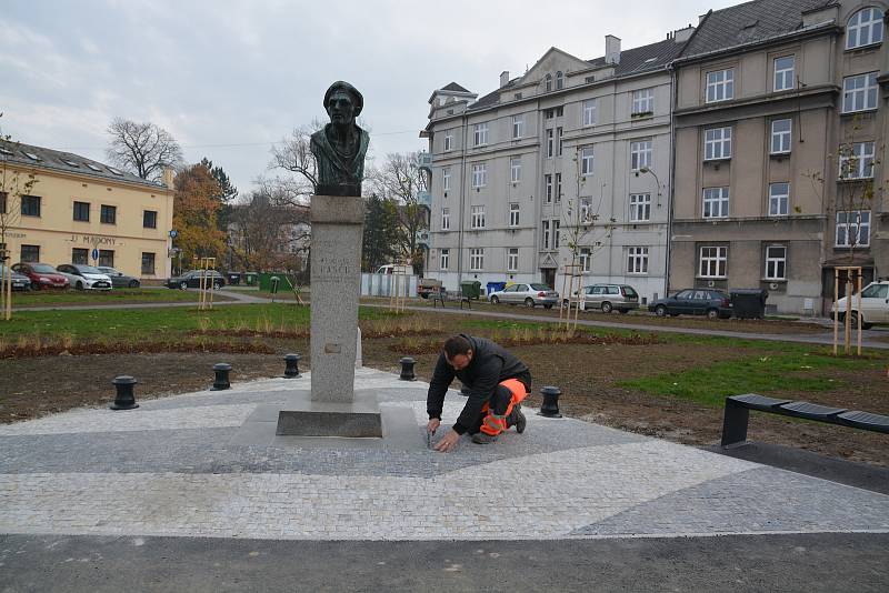 Úpravy okolí památníku Františka Rasche v Přerově