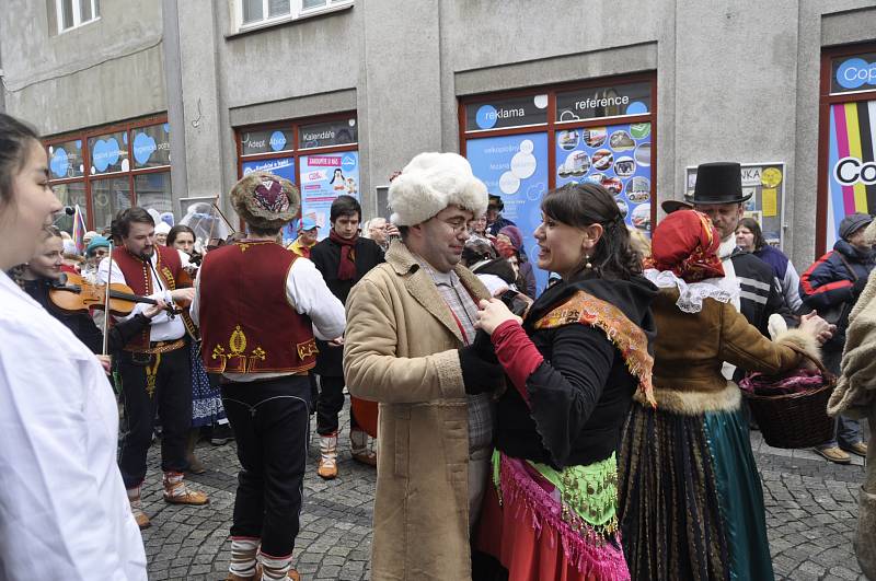 Vodění medvěda a masopustní rej si v sobotu užívali Přerované.