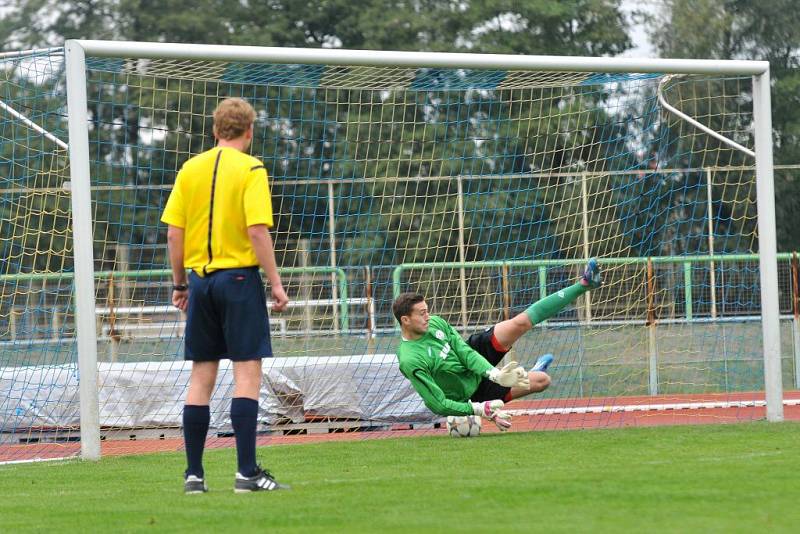 Přerovští fotbalisté (v bílém) proti Žďáru