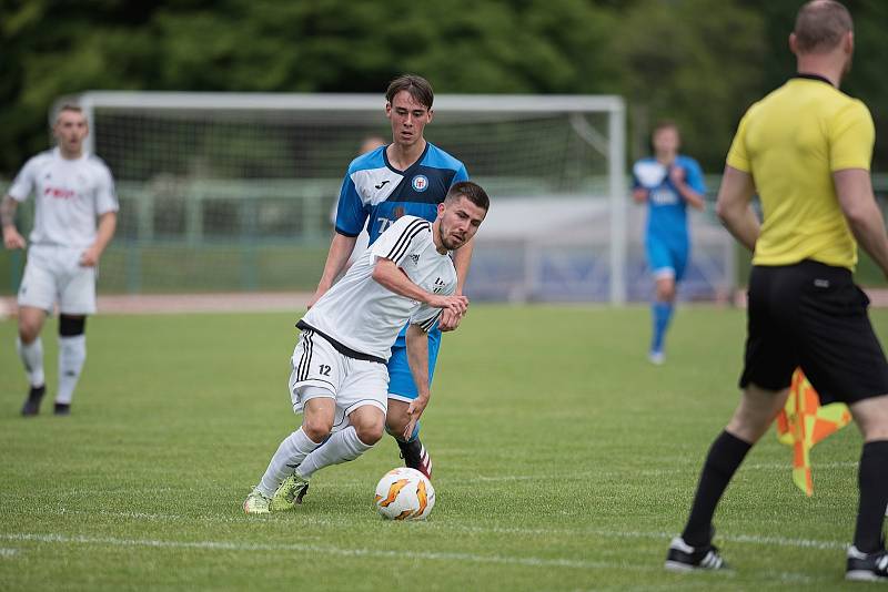 Fotbalisté Přerova (v modrém) v přátelském utkání s 1. HFK Olomouc