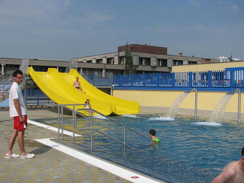 Zrekonstruovaný venkovní bazén v Přerově