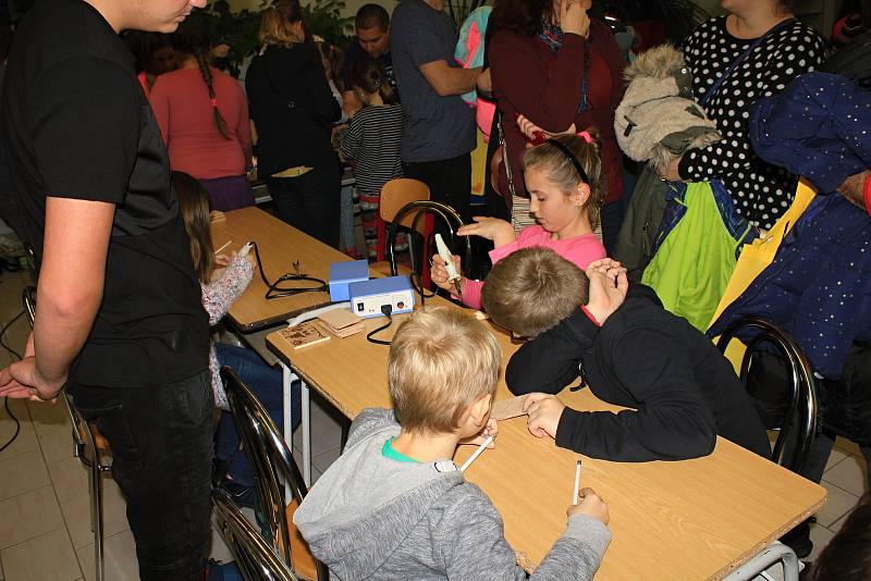 Plumlovská škola plná vědy a robotů. 15.11. 2019