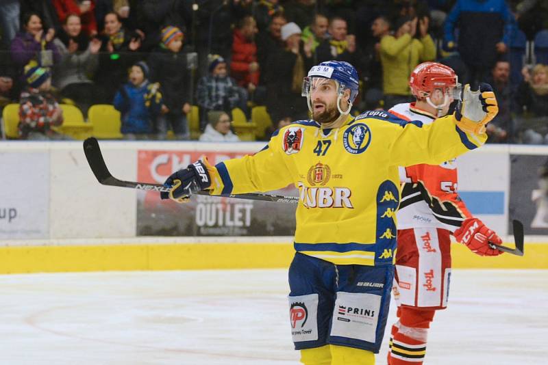 Hokejisté Přerova (ve žlutém) přehráli Prostějov 5:0. 